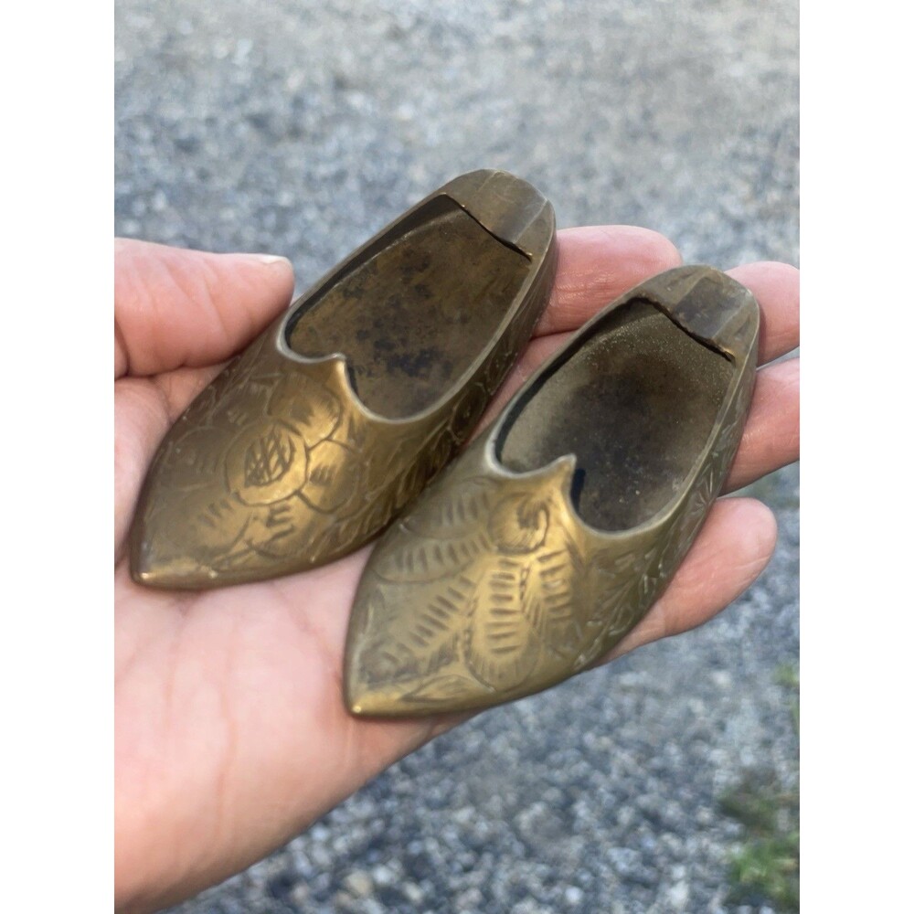 Vintage Pair Brass Slipper Ashtrays Hand Etched Made In India Tiny Aladdin Decor